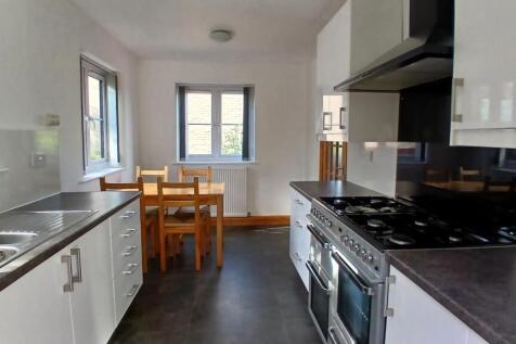 Kitchen 2.jpg