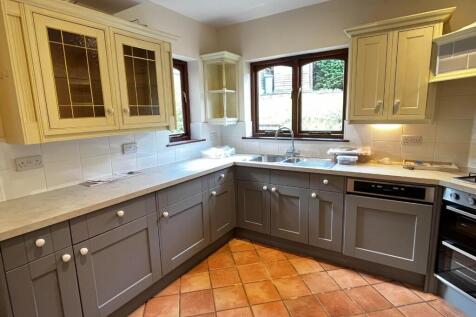 Kitchen 2.jpg