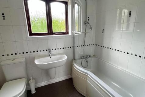 Main bathroom.jpg