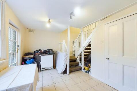 CAM03810G0-PR0147-STILL010.jpg