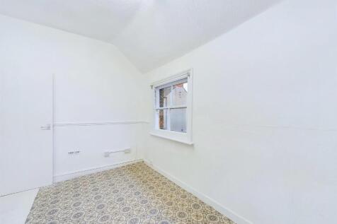 CAM03810G0-PR0147-STILL016.jpg