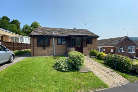 26 Yokecliffe Drive Sunnier.jpg
