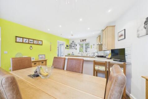 Kitchen/ Dining Room