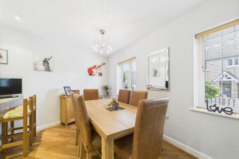 Kitchen/ Dining Room