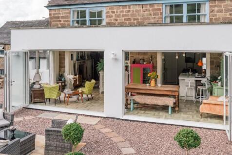 Terrace and house to stable