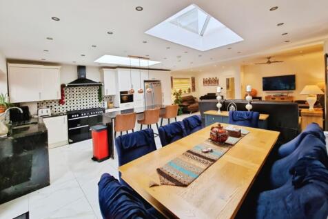 Kitchen/Diner/Family Room View 2