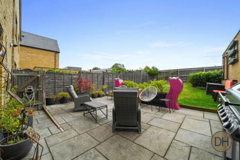 Sparrowhawk Way
