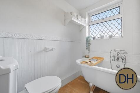 High Road, North Wea