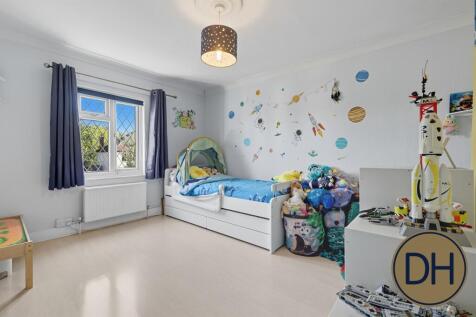 High Road, North Wea