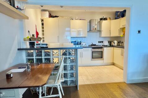 Kitchen/Dining Area