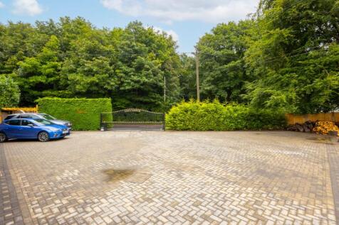 Welcoming Driveway