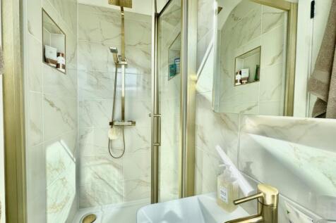 En-Suite 2