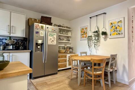 Kitchen/Dining Area