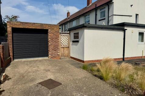 Driveway/Garage