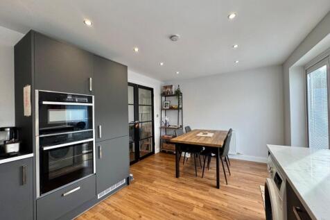 Kitchen/Dining Area