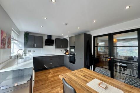 Kitchen/Dining Area