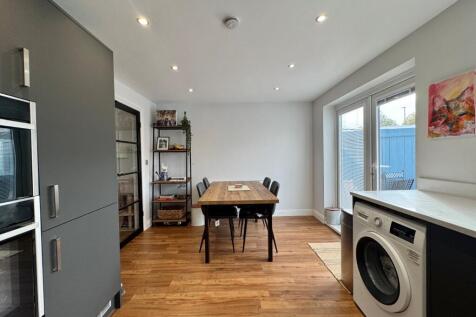 Kitchen/Dining Area