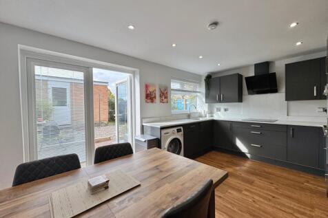 Kitchen/Dining Area