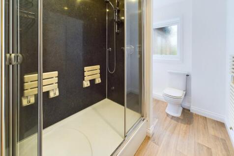 Family Shower Room