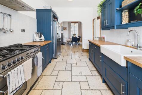 Kitchen/Dining Area