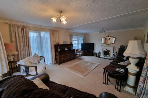 LARGE LOUNGE