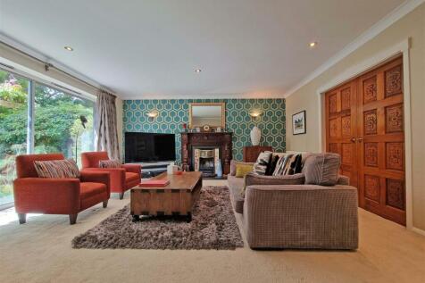 LARGE LOUNGE