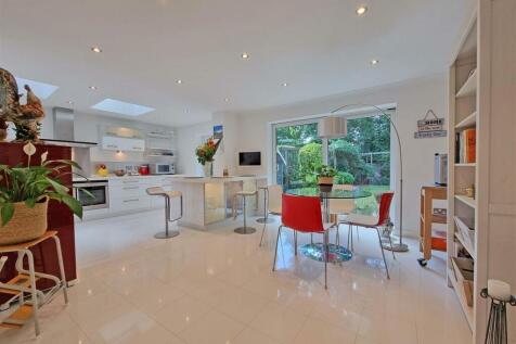 MODERN KITCHEN DINER