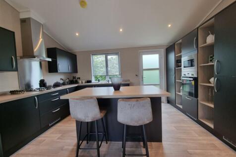 BESPOKE MODERN KITCHEN