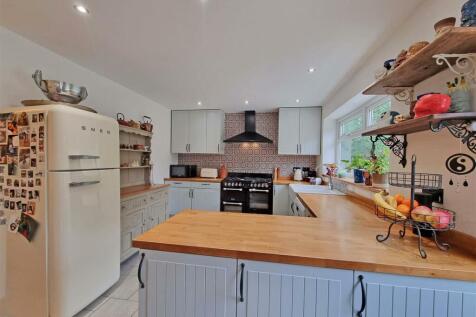 SUPERB EXTENDED KITCHEN DINER