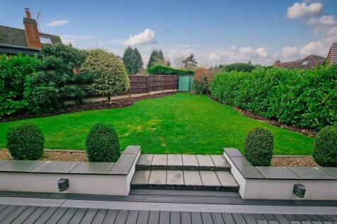LANDSCAPED REAR GARDEN