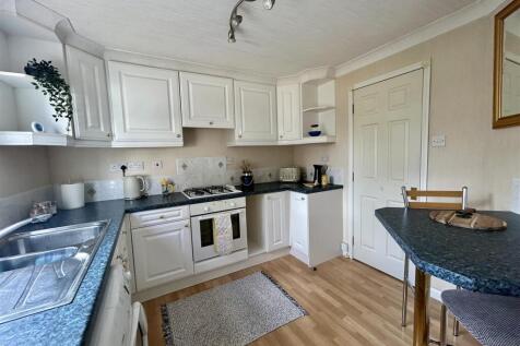 24 THE OAKS KITCHEN B.jpg