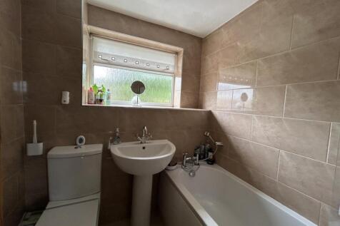 WILLMORE GROVE 82 BATHROOM.jpg