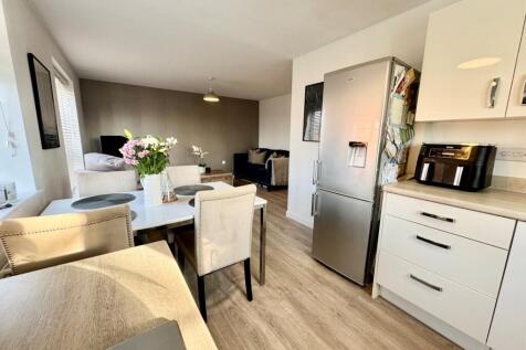Kitchen/Dining Area