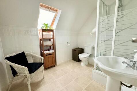 2nd Floor Bathroom