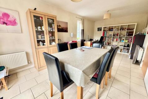 Sitting/Dining Room