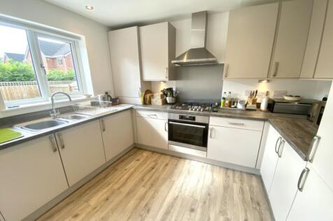 Kitchen / Dining Roo