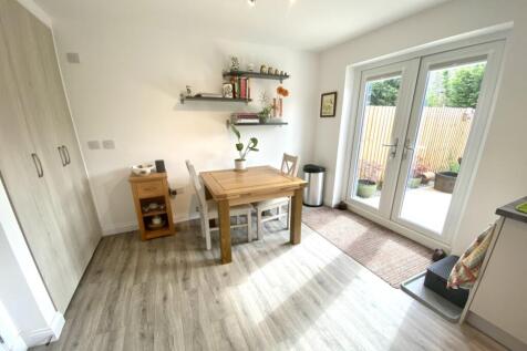 Kitchen / Dining Roo