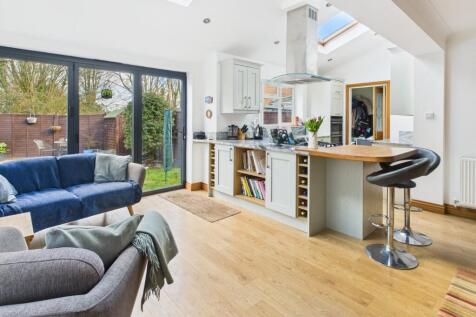 Kitchen/Sitting Area