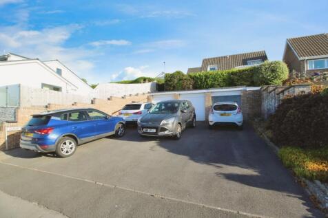 Garage/Driveway