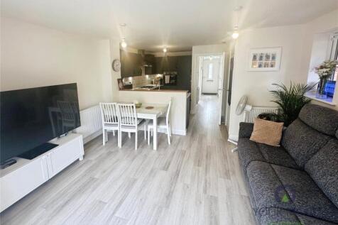Lounge &amp; Kitchen