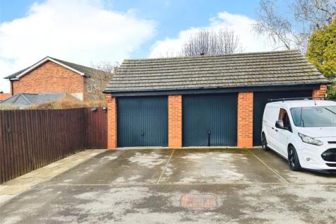 Drive/Garage