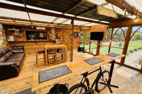 Entertainment /Bar