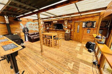 Entertainment/Bar