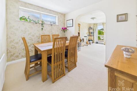 Bedroom/Dining Room