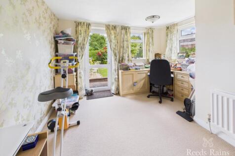 Bedroom/Dining Room