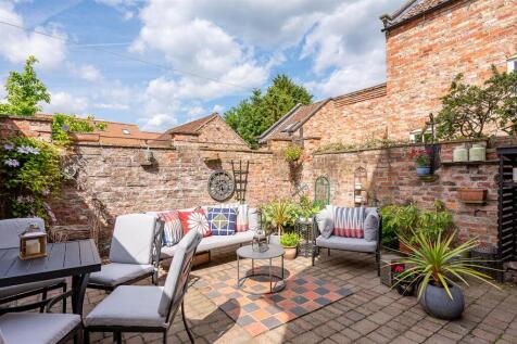 Courtyard Garden