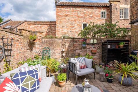 Courtyard Garden