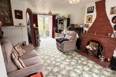 Lounge Pic 1