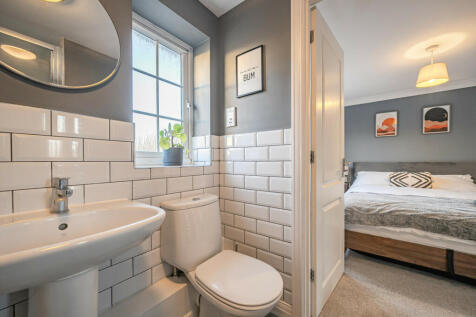 En-Suite Pic 1