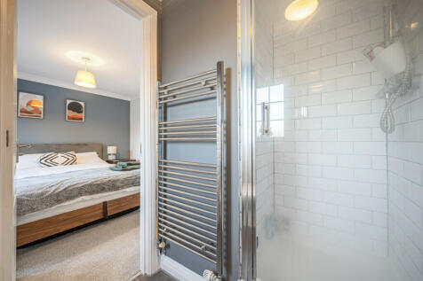 En-Suite Pic 2